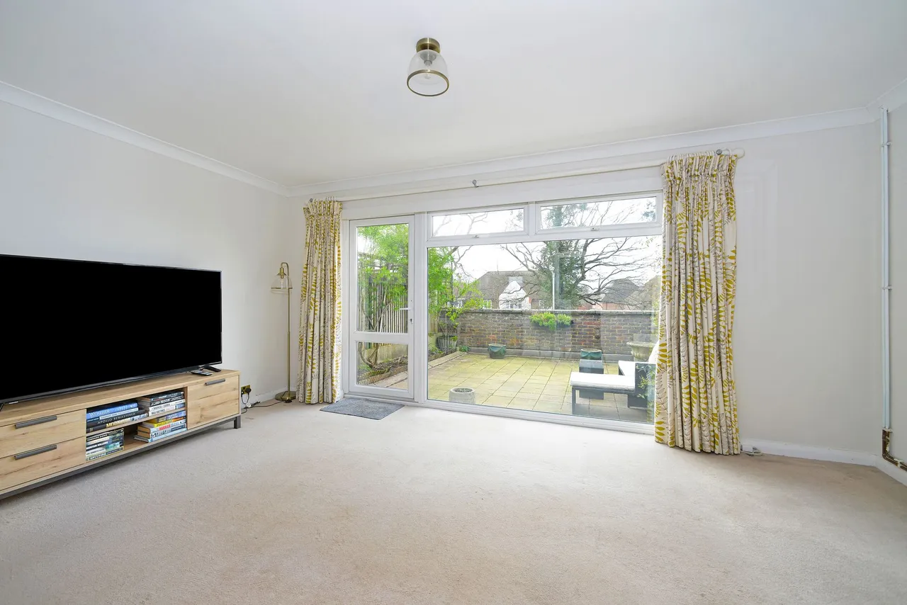High Street, Maisonettes, GU6, photo 13