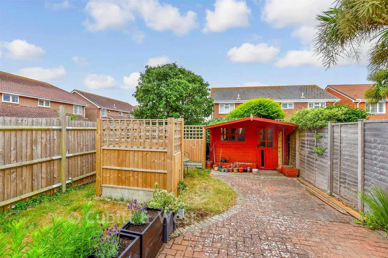 Acorn Close, Selsey, PO20, photo 2
