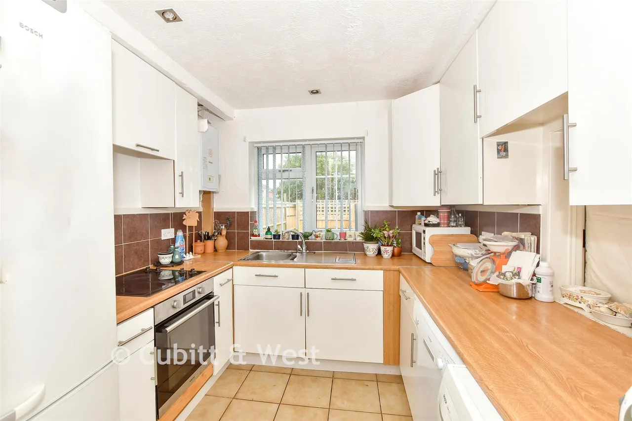 Acorn Close, Selsey, PO20, photo 3