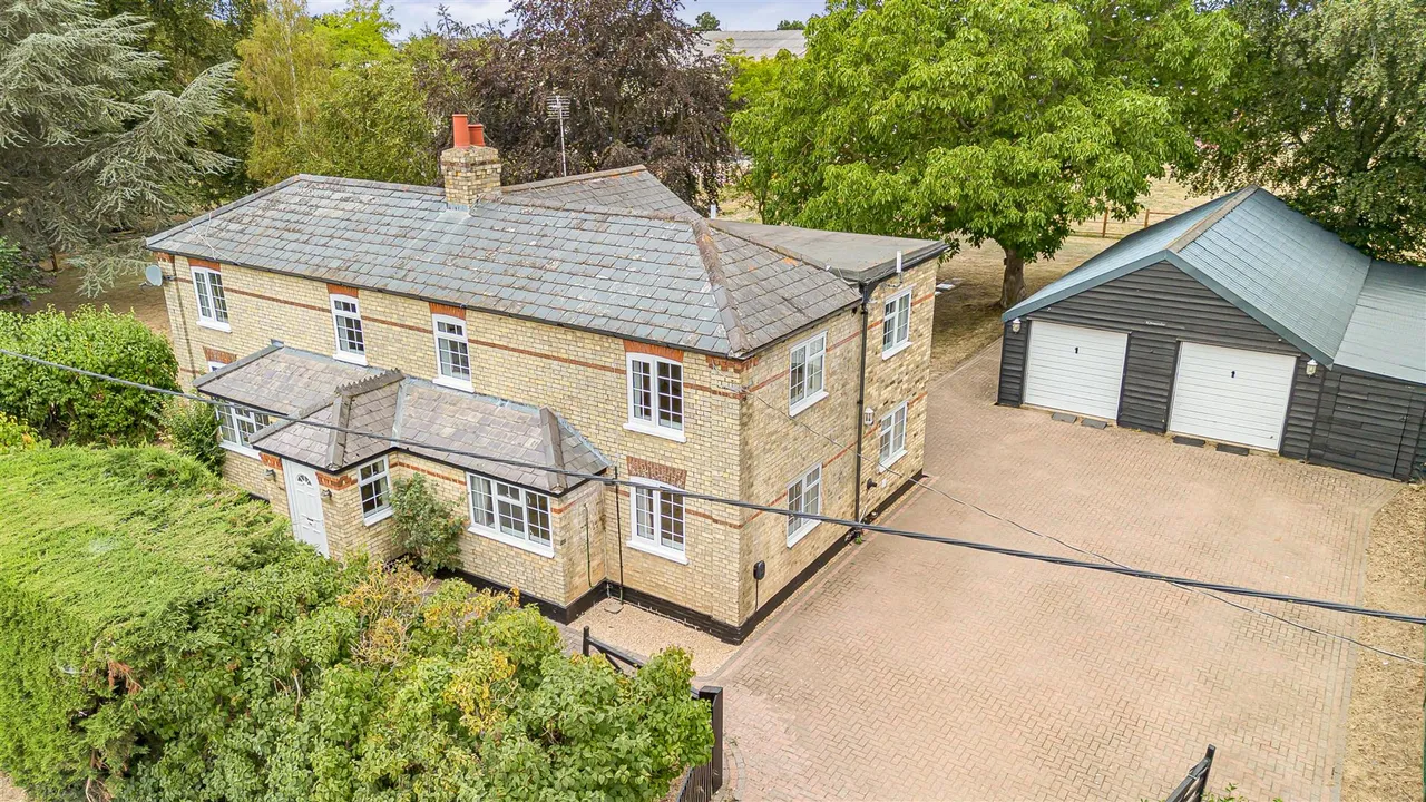 5 bed property to rent, Grange Road, Duxford, CB22