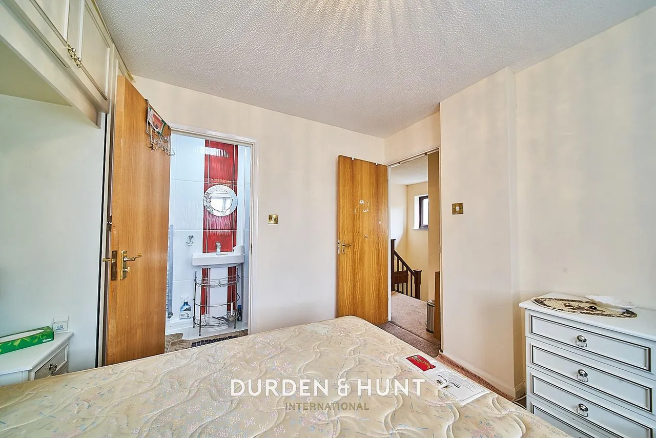 Wickets Way, Ilford, IG6, photo 12
