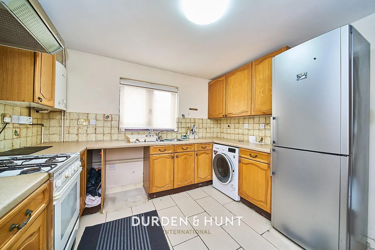 Wickets Way, Ilford, IG6, photo 6