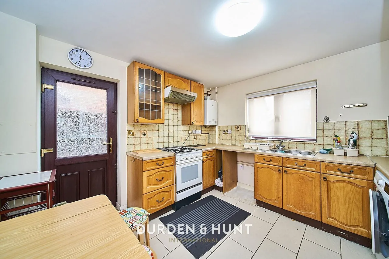 Wickets Way, Ilford, IG6, photo 7