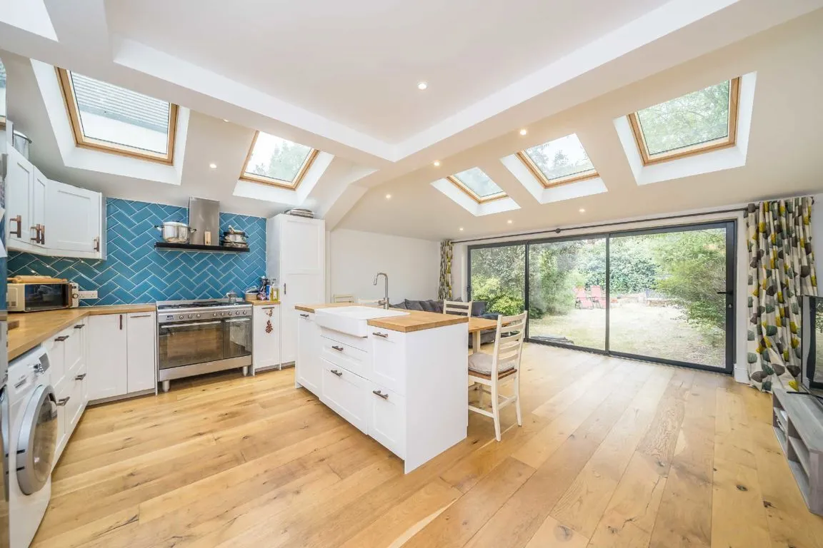 2 bed property for sale, Gleneldon Road, SW16