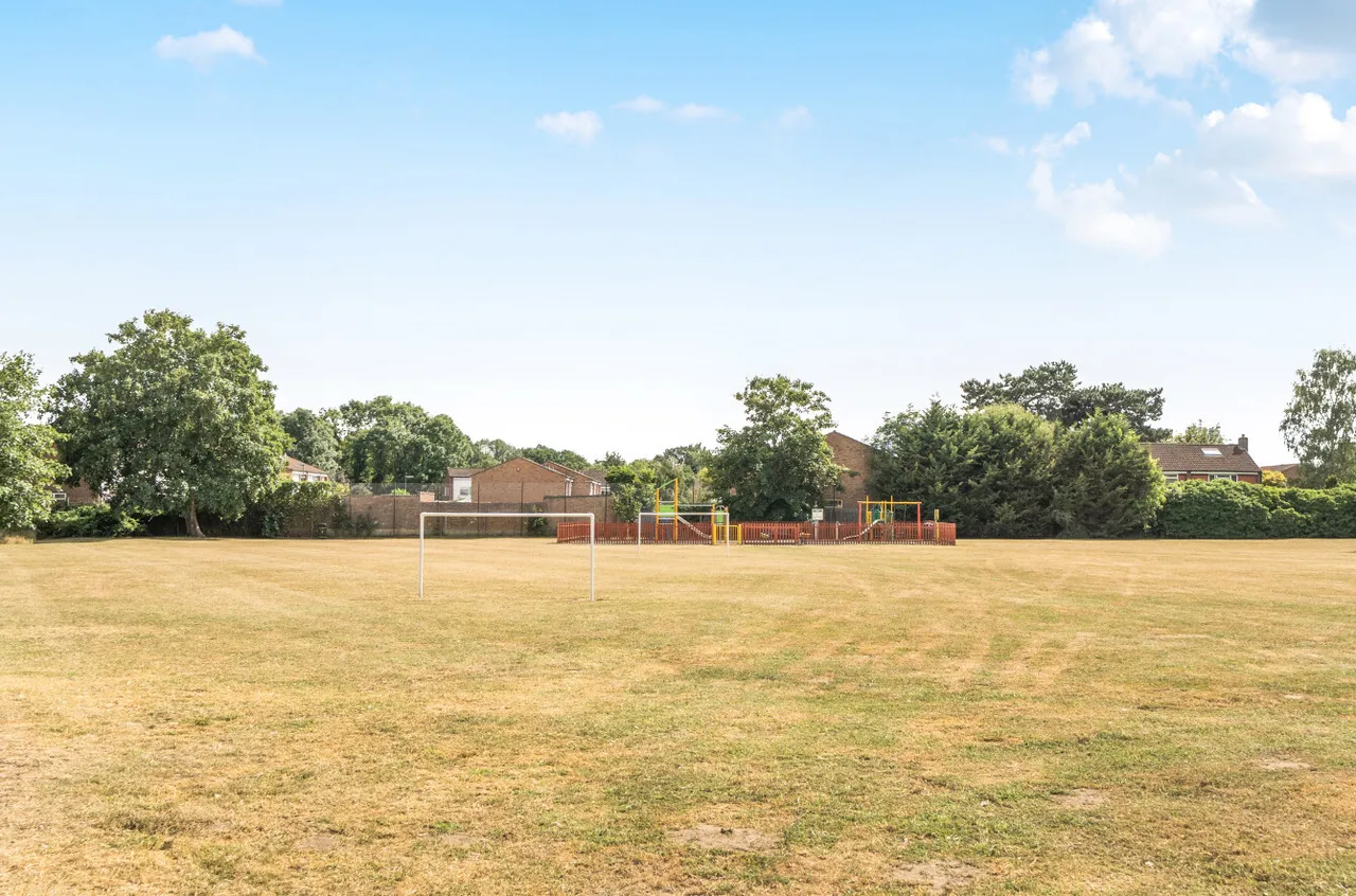 Brittain Road, Hersham, KT12, photo 9