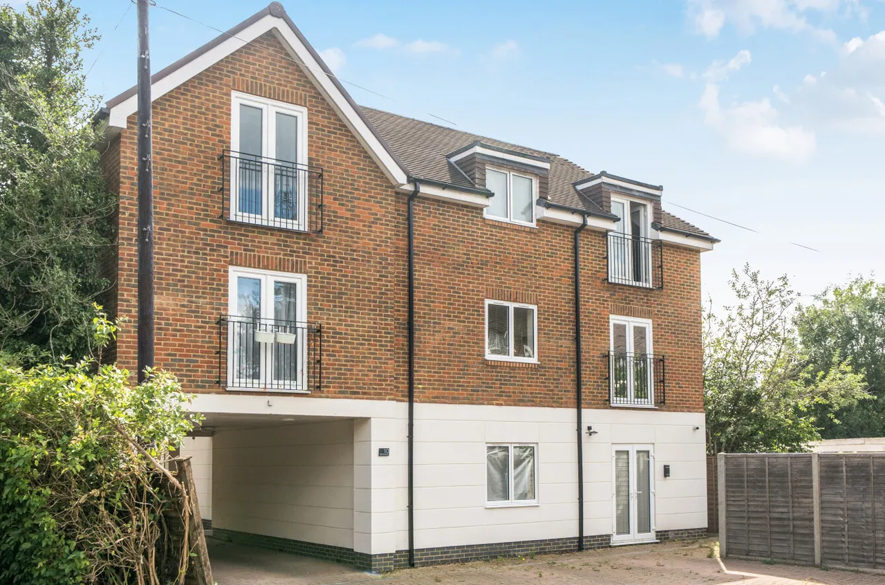 1 bed flat for sale, Brittain Road, Hersham, KT12