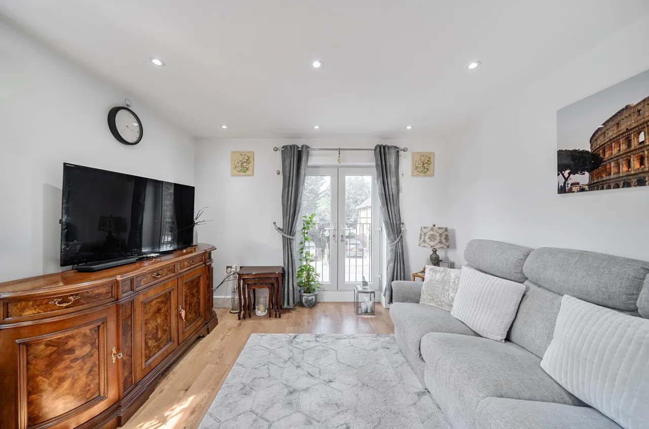 Brittain Road, Hersham, KT12, photo 13