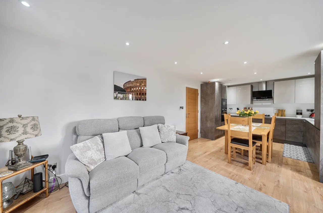 Brittain Road, Hersham, KT12, photo 12