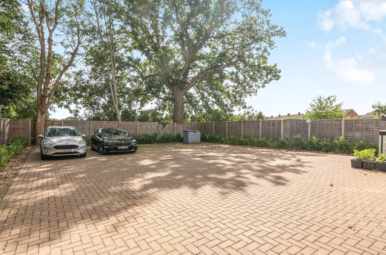 Brittain Road, Hersham, KT12, photo 17