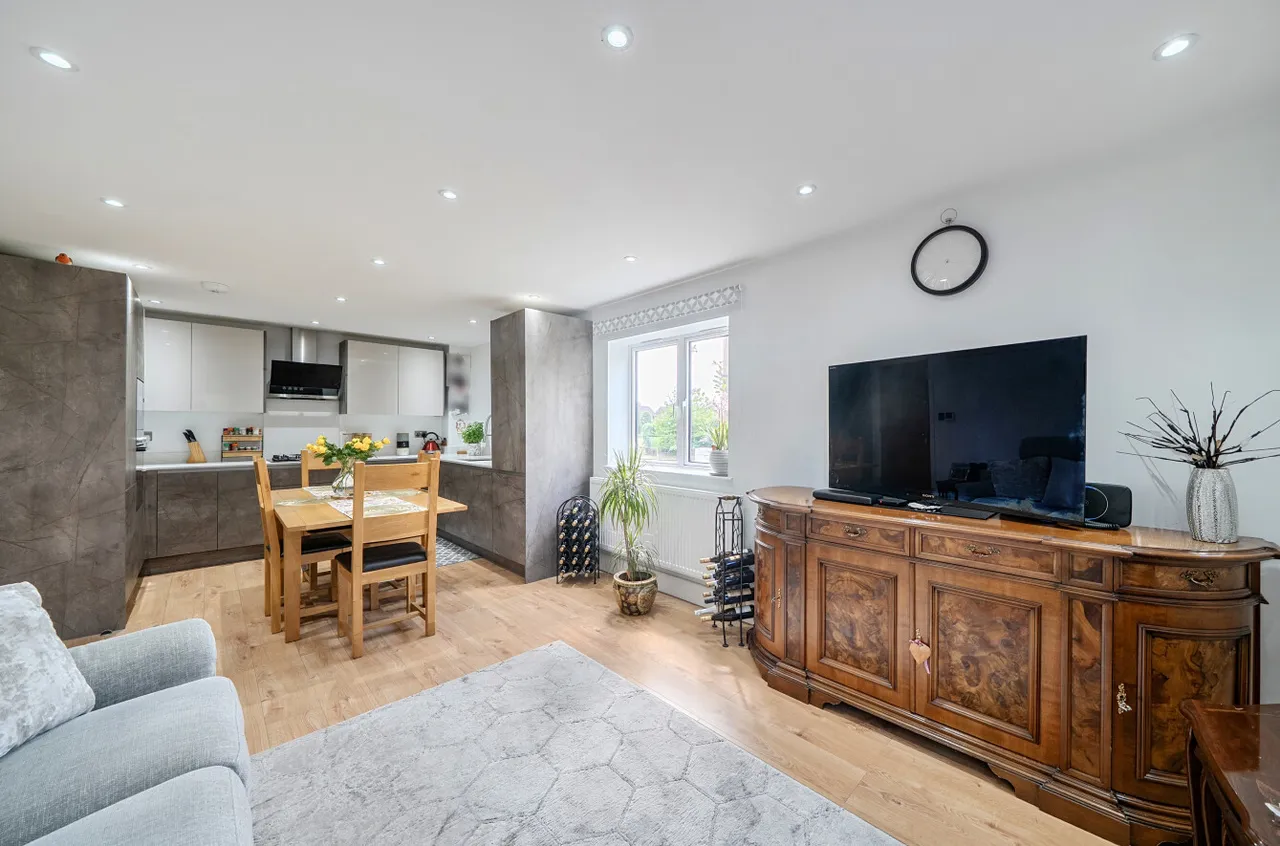 Brittain Road, Hersham, KT12, photo 15