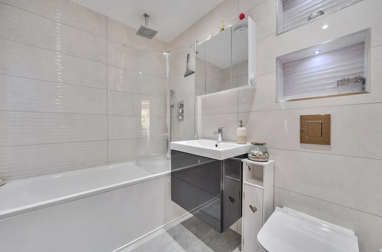 Brittain Road, Hersham, KT12, photo 8