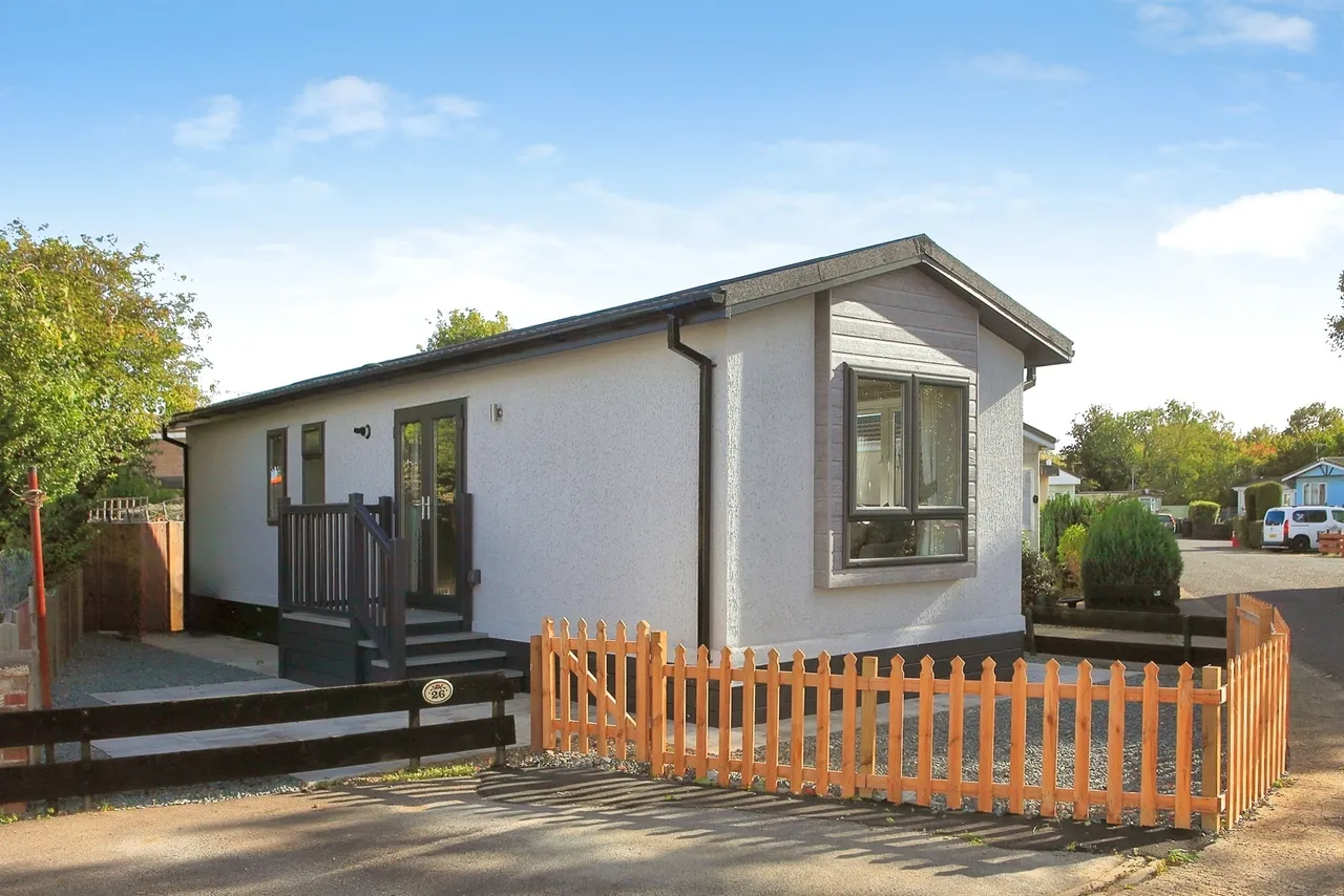 2 bed park home for sale, Werrington Grove, Peterborough, PE4