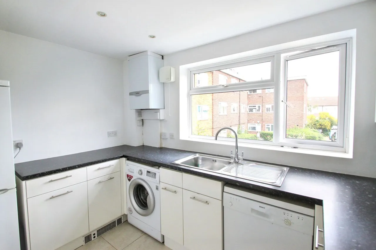 Horn Lane, Woodford Green, IG8, photo 7