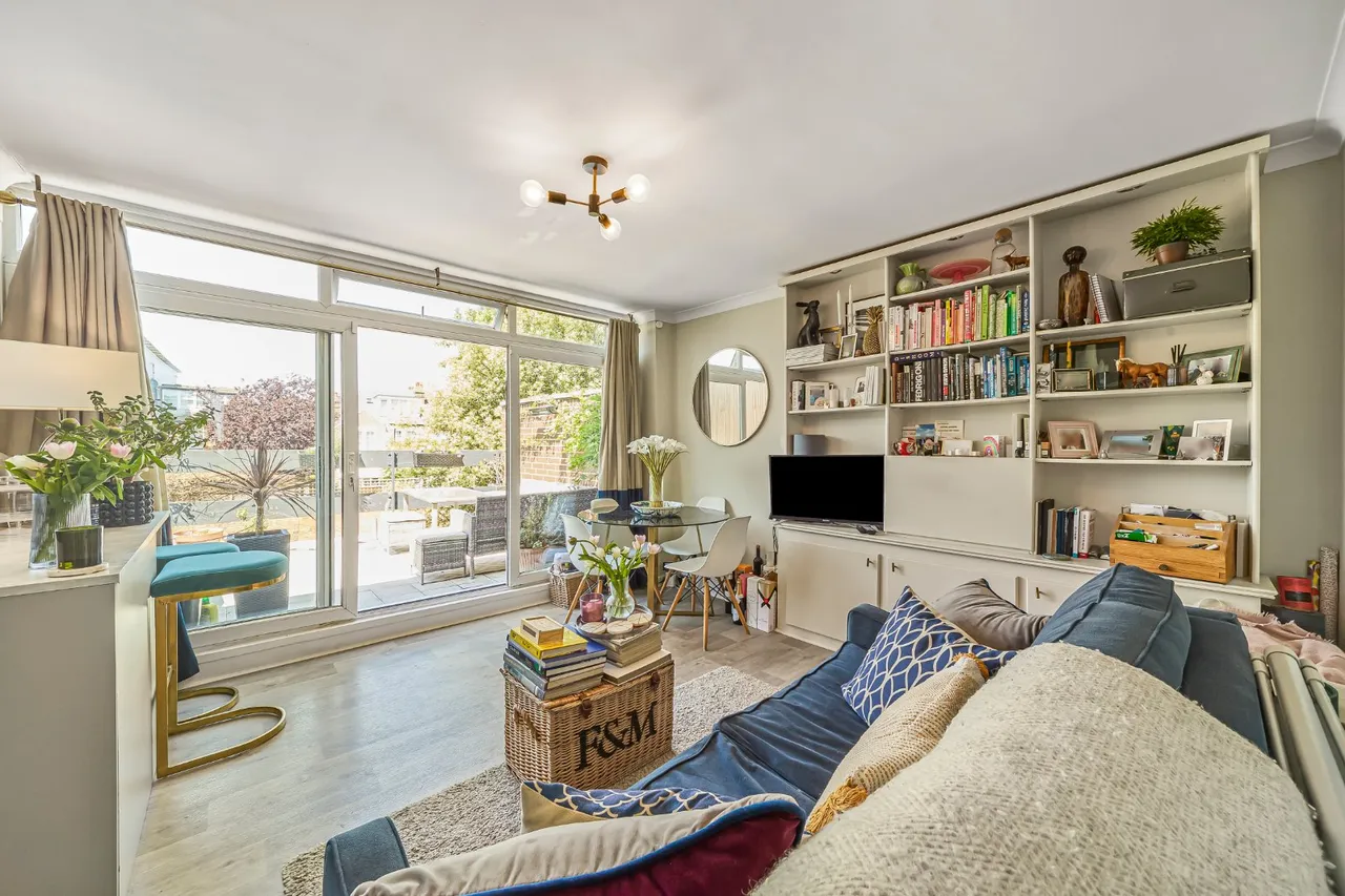 1 bed flat for sale, Patio Close, Clapham, SW4