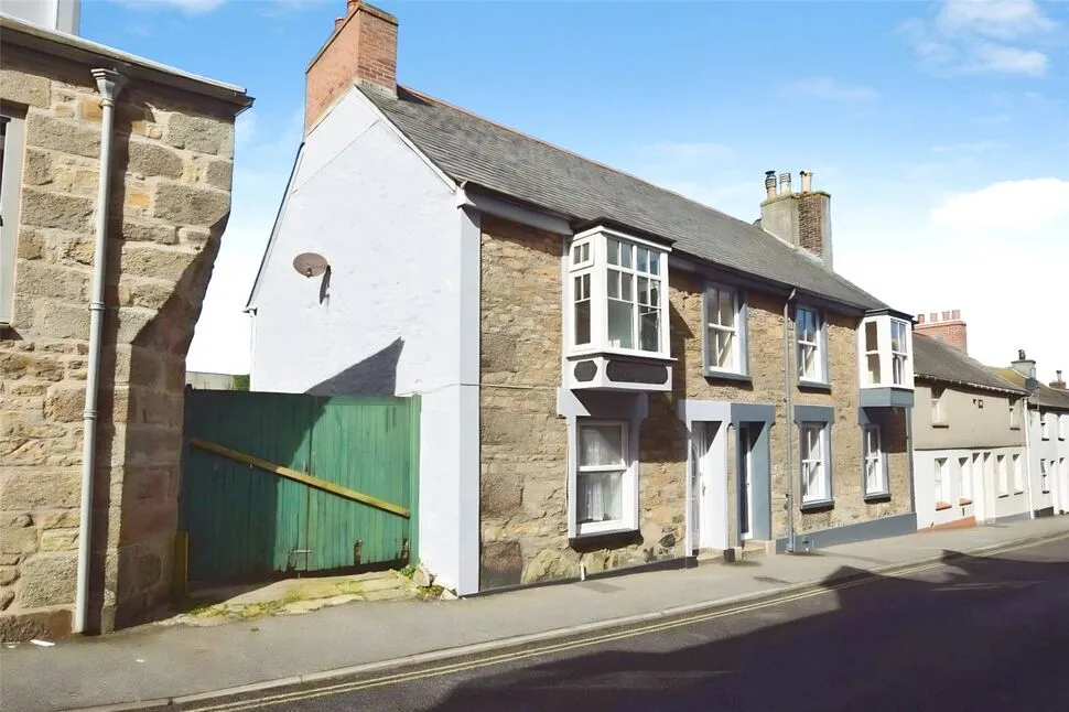 2 bed house for sale — Fore Street, Camborne, Cornwall, TR14