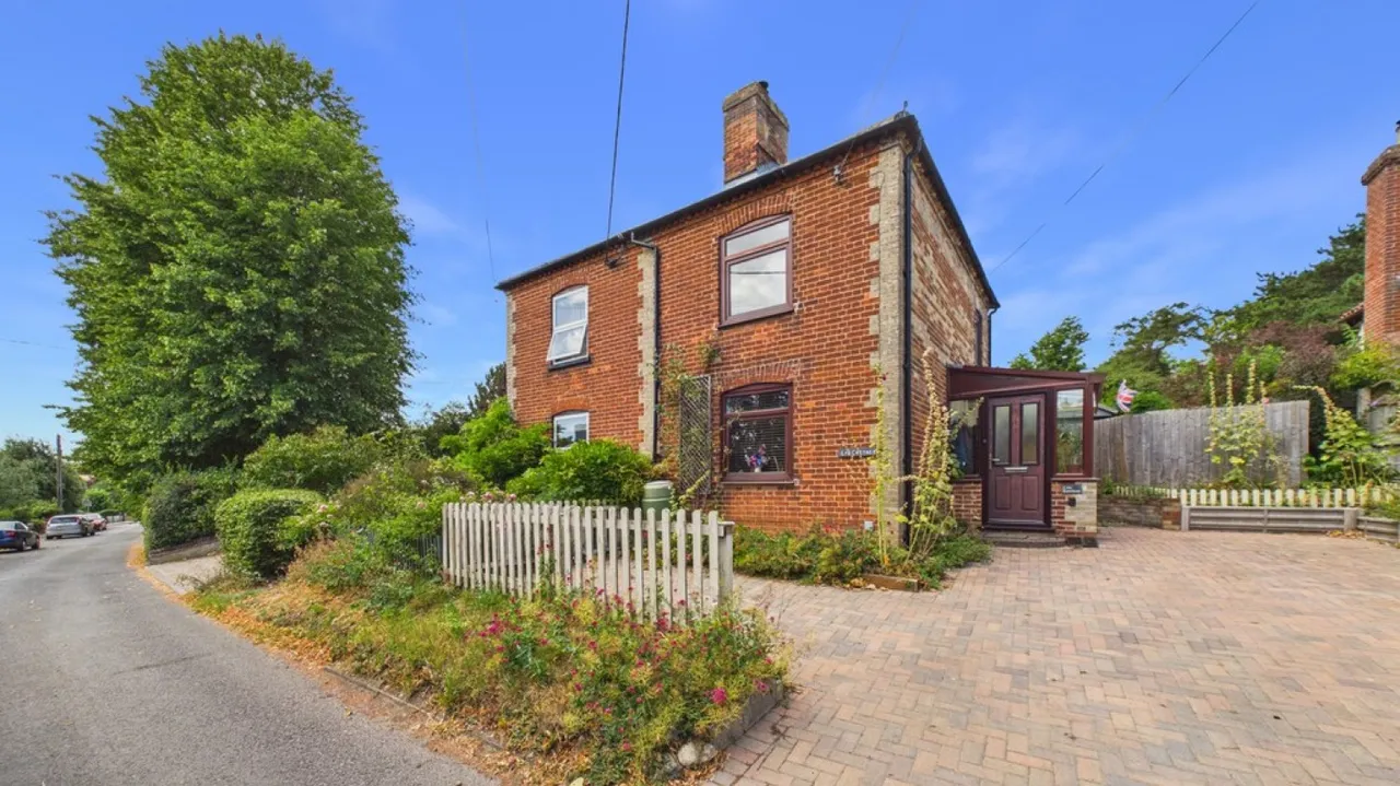 2 bed house for sale — High Street, Rattlesden, Suffolk