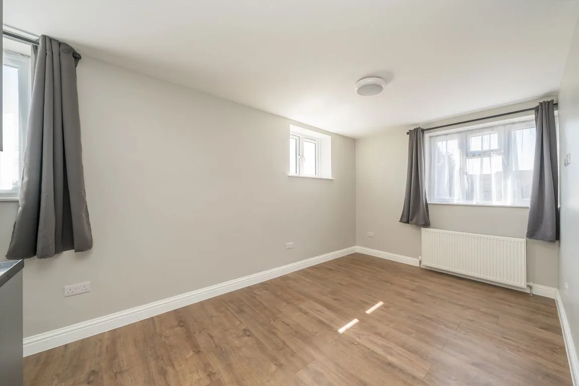 Hall Road, TW7, photo 5