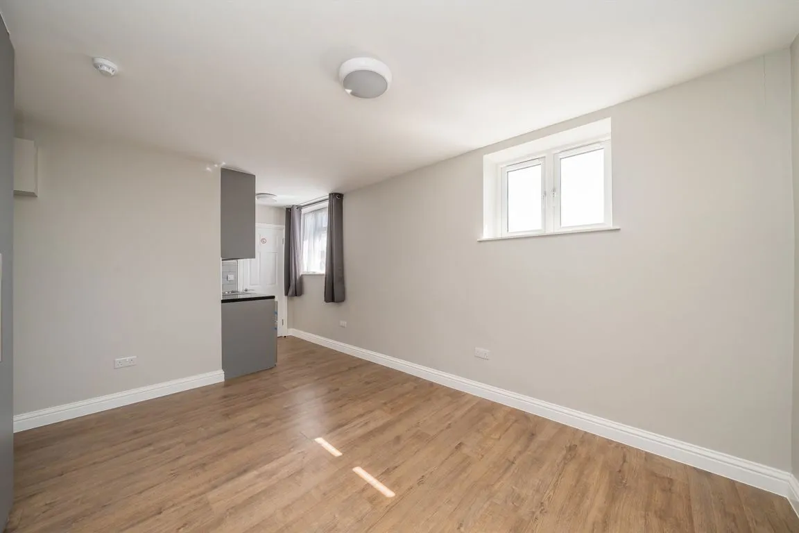 Hall Road, TW7, photo 3