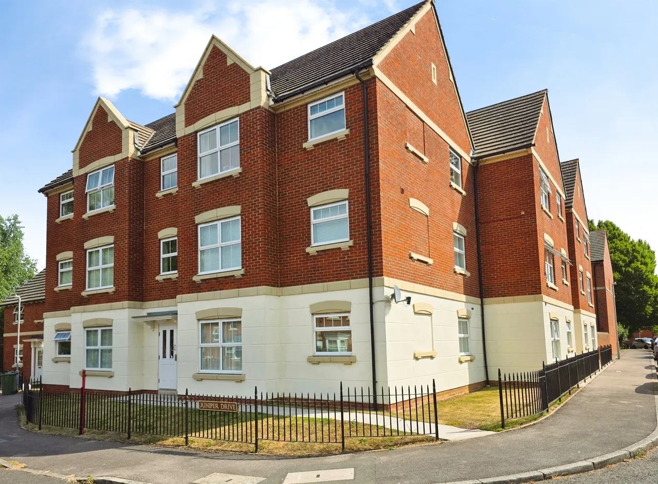1 bed flat for sale — Juniper Drive, Weston Turville, Aylesbury