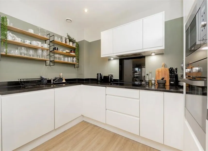 Woodley Crescent, Cricklewood, NW2, photo 3
