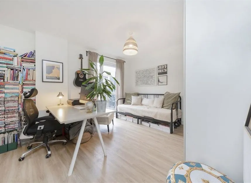 Woodley Crescent, Cricklewood, NW2, photo 5