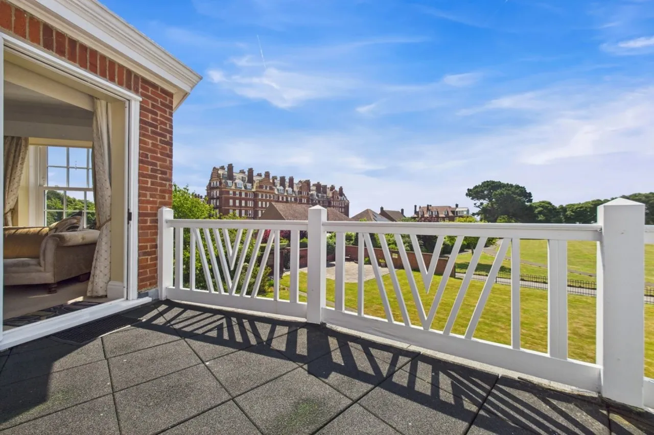 Sandgate Road, Folkestone, photo 2