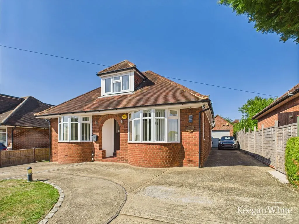 4 bed house for sale — New Drive, High Wycombe HP13 6JS
