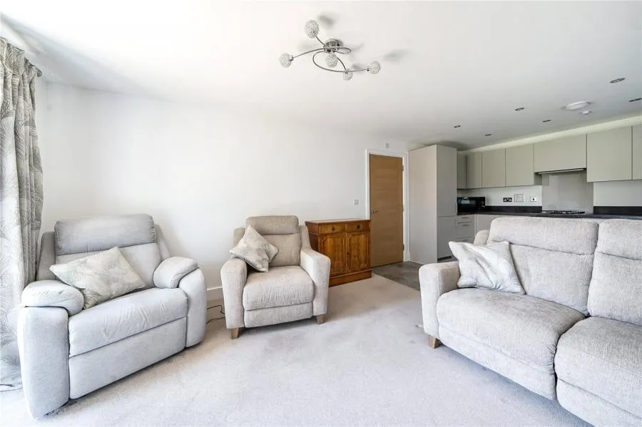 Cameo Court, Aylesbury, HP18, photo 5