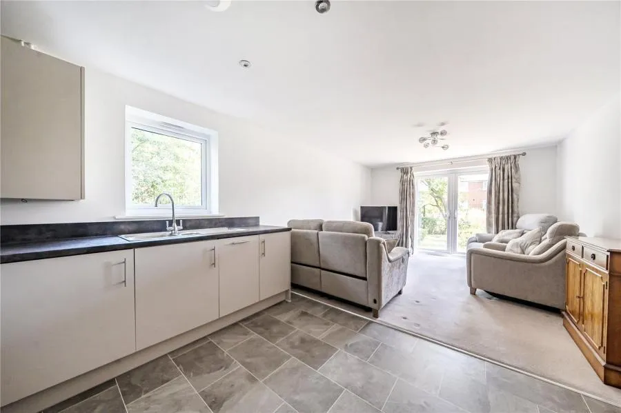 Cameo Court, Aylesbury, HP18, photo 3