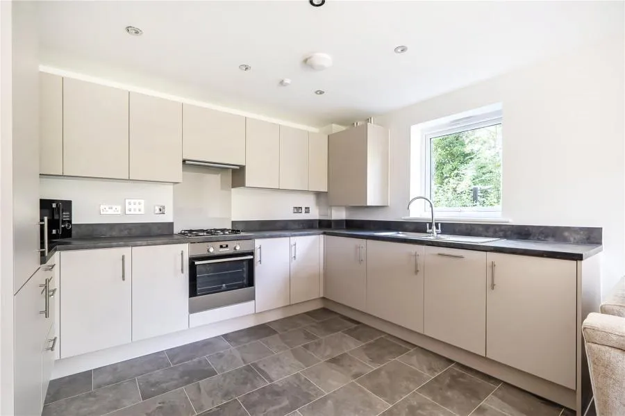 Cameo Court, Aylesbury, HP18, photo 2