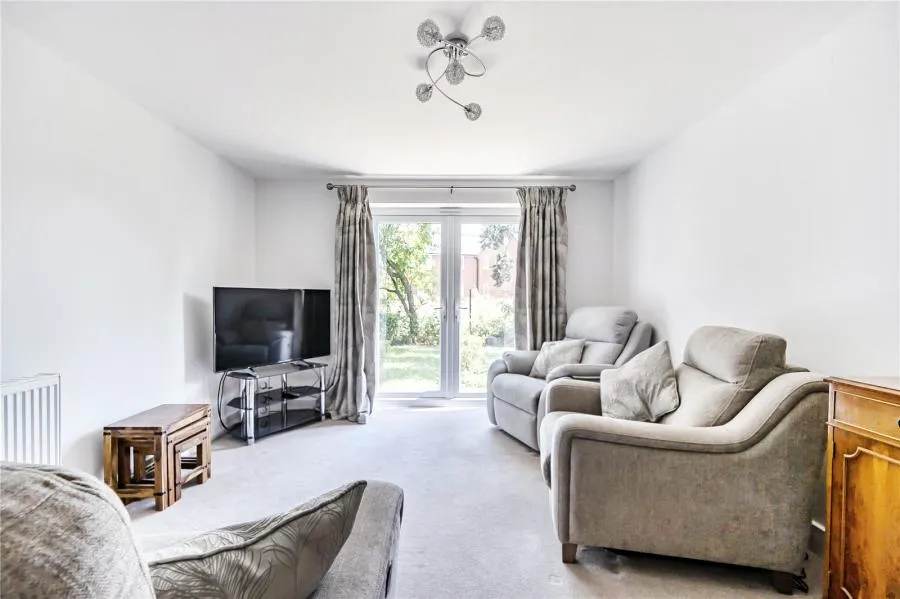 Cameo Court, Aylesbury, HP18, photo 6