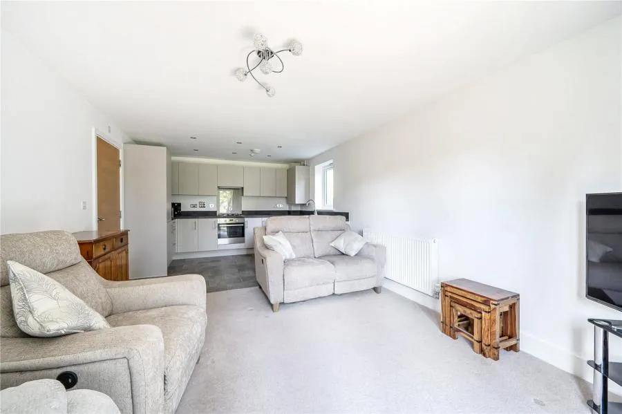 Cameo Court, Aylesbury, HP18, photo 4