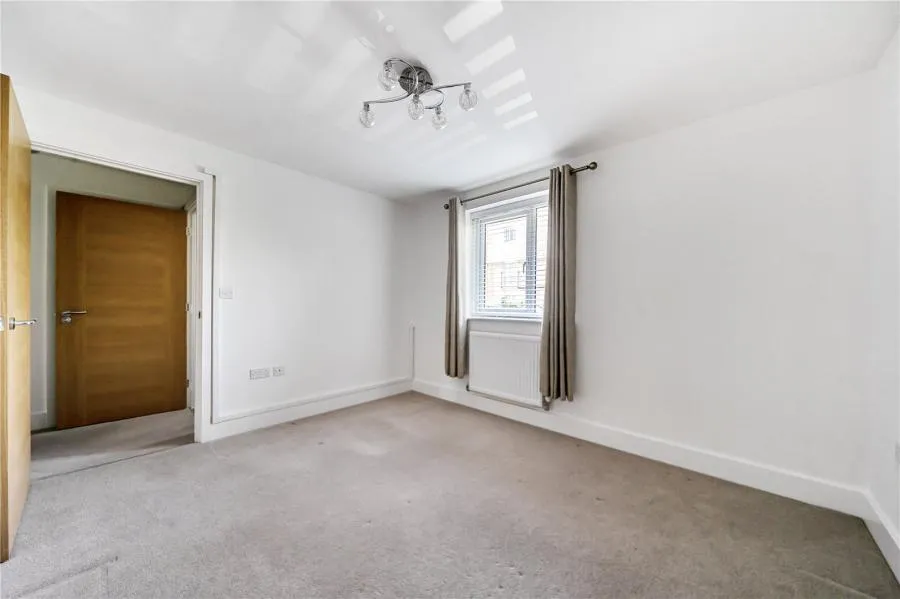 Cameo Court, Aylesbury, HP18, photo 11