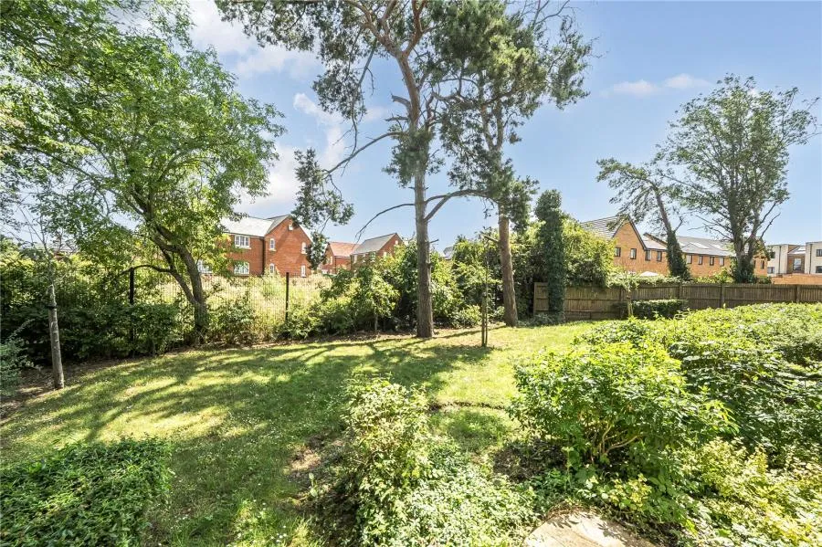 Cameo Court, Aylesbury, HP18, photo 17
