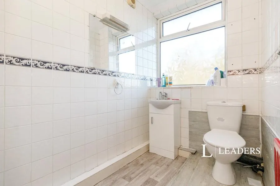Elgar Avenue, Surbiton, KT5, photo 9