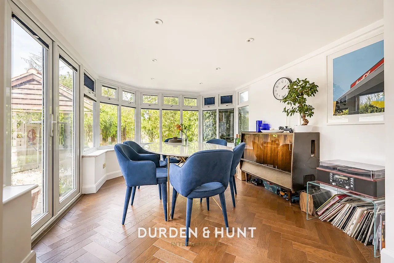 Hycliffe Gardens, Chigwell, IG7, photo 8