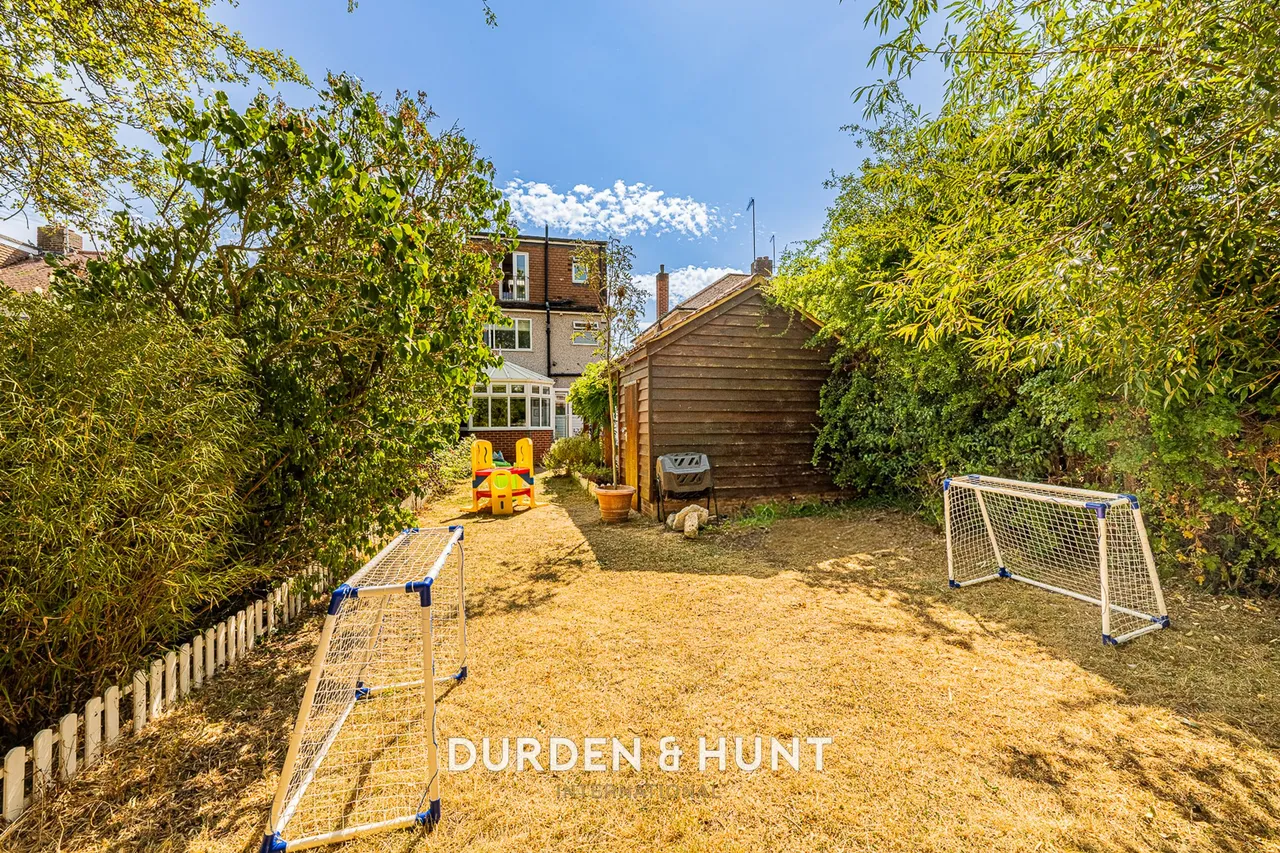 Hycliffe Gardens, Chigwell, IG7, photo 31