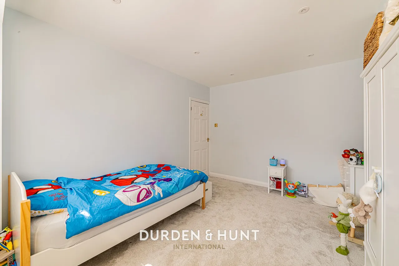 Hycliffe Gardens, Chigwell, IG7, photo 12