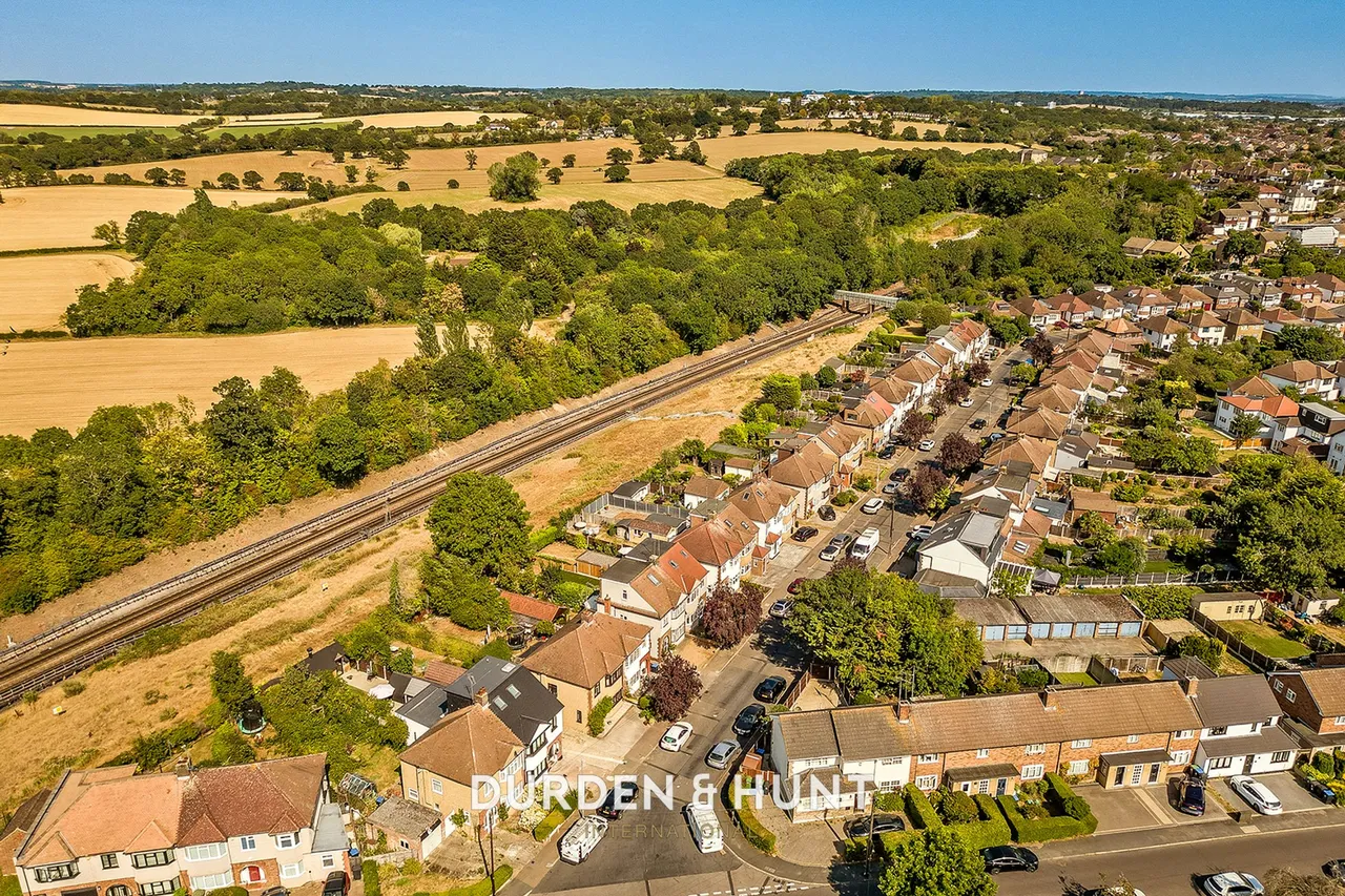Hycliffe Gardens, Chigwell, IG7, photo 35