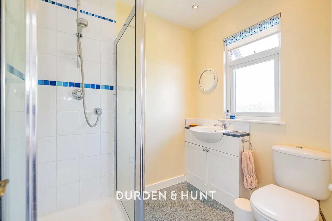 Hycliffe Gardens, Chigwell, IG7, photo 26