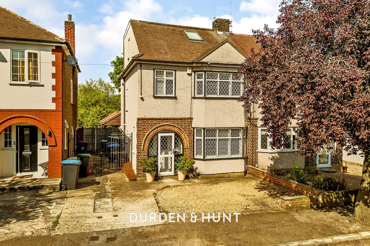 Hycliffe Gardens, Chigwell, IG7, photo 33