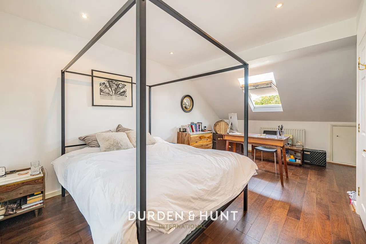 Hycliffe Gardens, Chigwell, IG7, photo 21