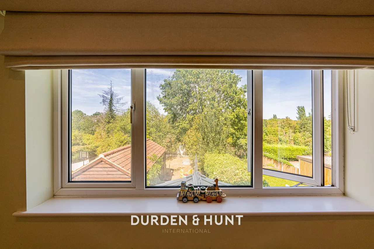 Hycliffe Gardens, Chigwell, IG7, photo 15