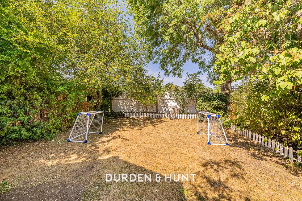 Hycliffe Gardens, Chigwell, IG7, photo 30