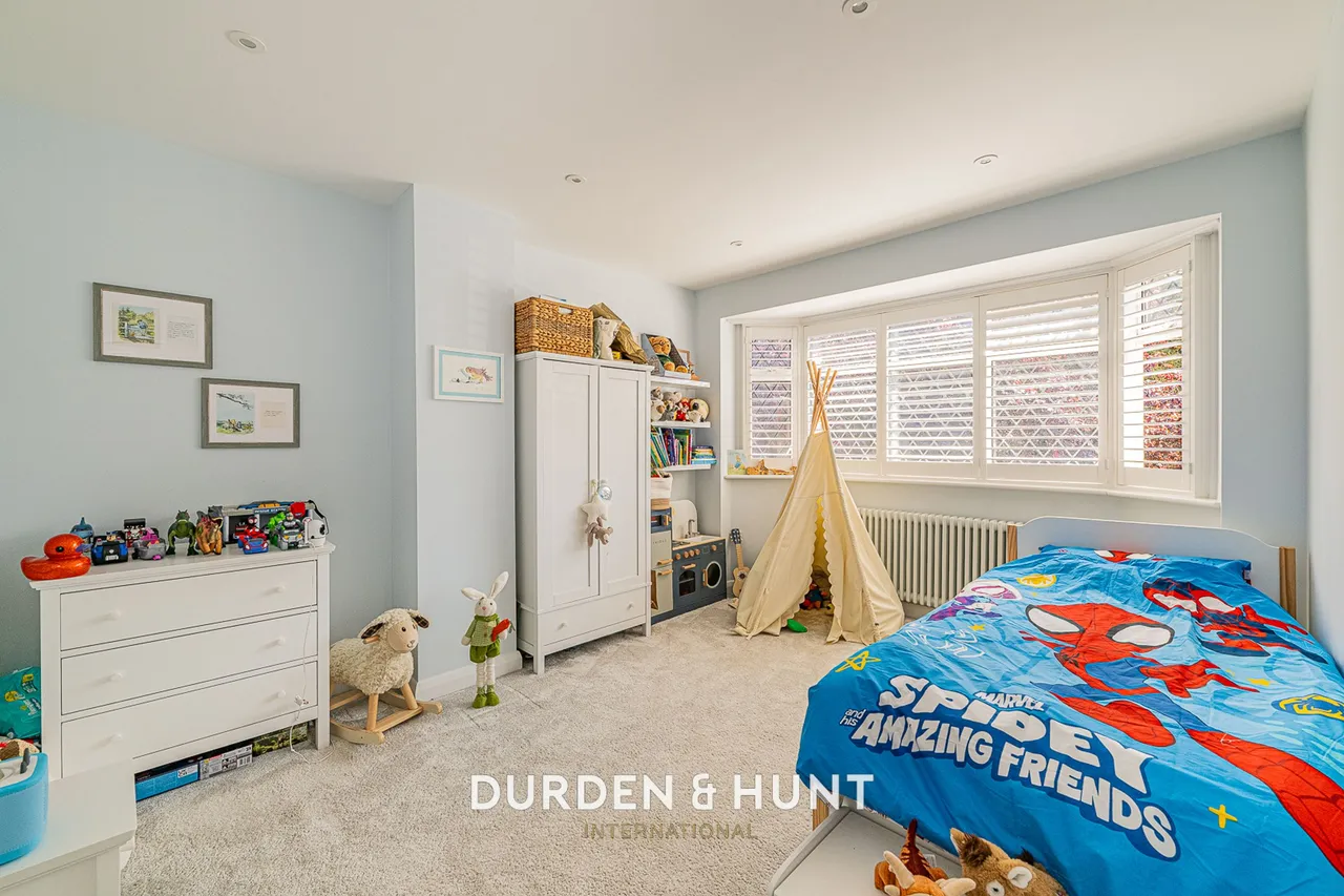 Hycliffe Gardens, Chigwell, IG7, photo 11