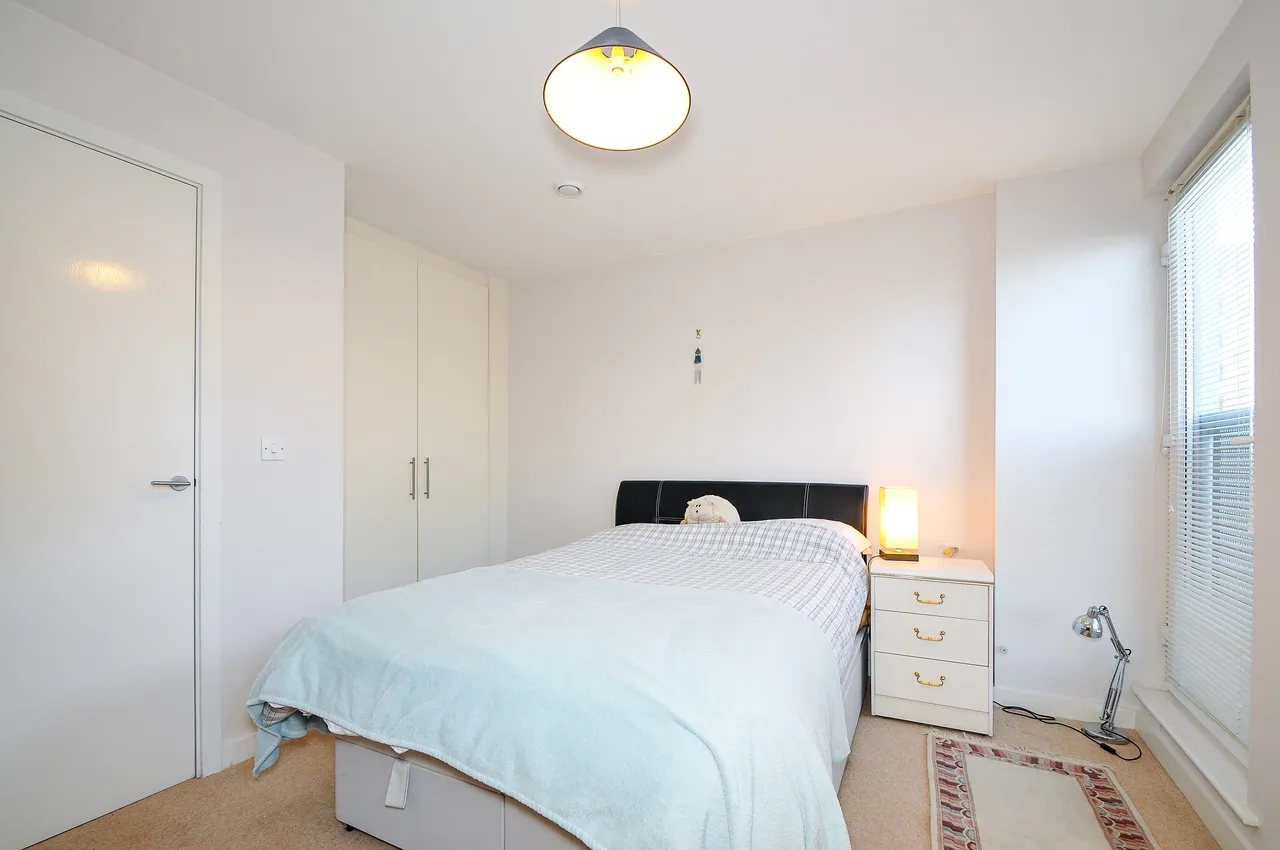 Mercer Walk, Fees Apply, UB8, photo 6