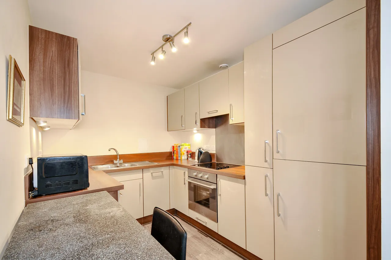 Mercer Walk, Fees Apply, UB8, photo 3