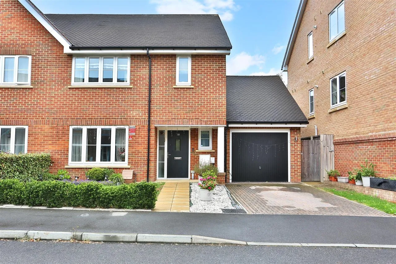 Ceres Crescent, Epsom, KT17 1FG, photo 4