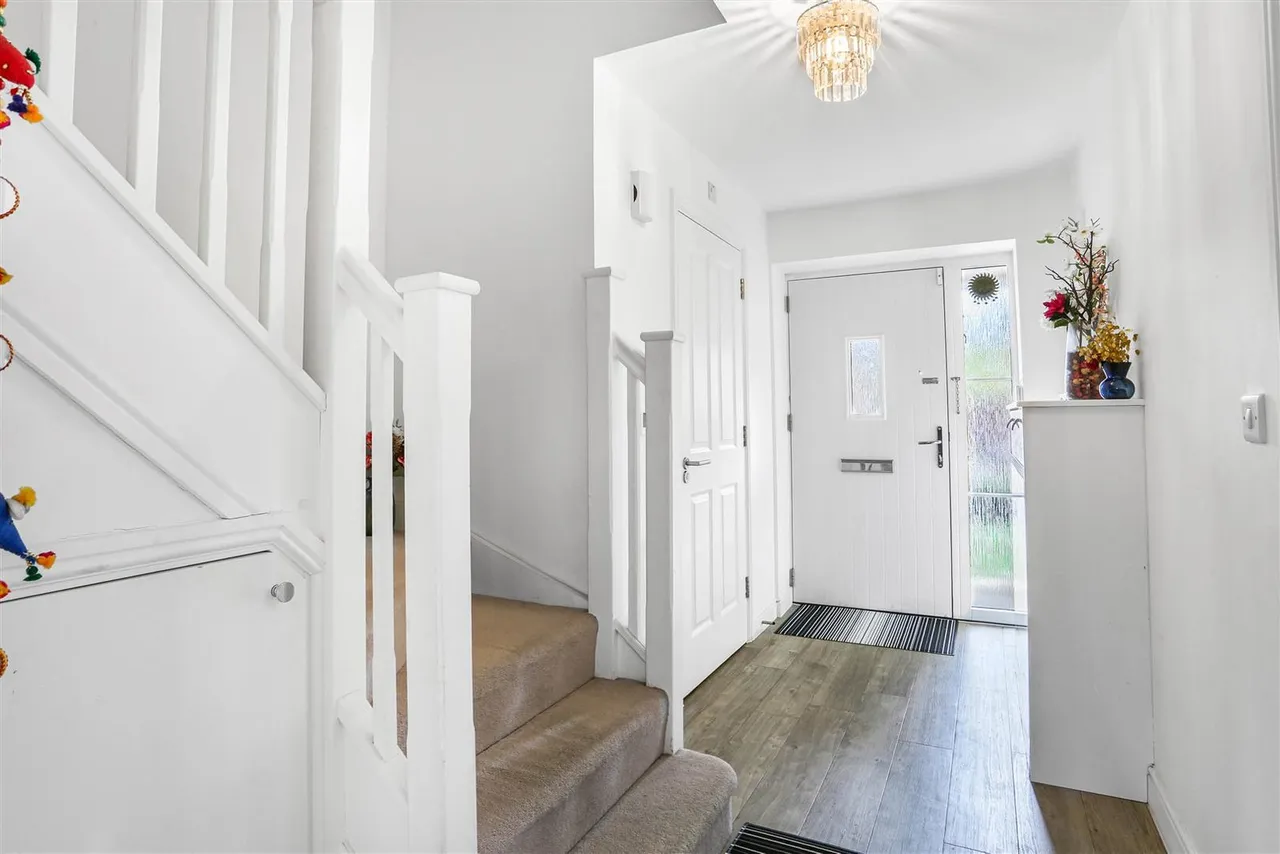 Ceres Crescent, Epsom, KT17 1FG, photo 6