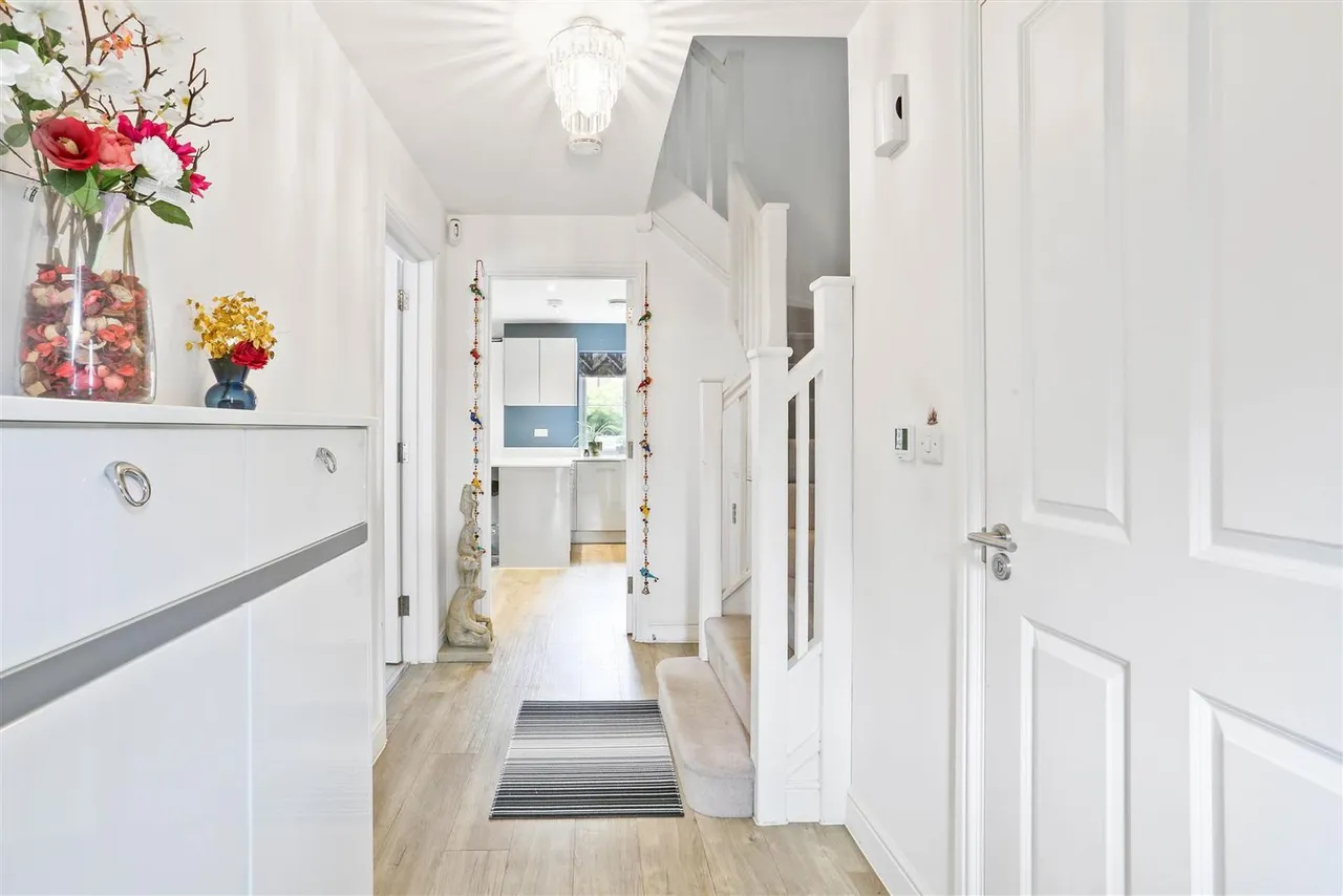 Ceres Crescent, Epsom, KT17 1FG, photo 7